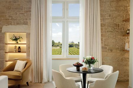 Ch&acirc;teau la Commaraine, bedroom suite