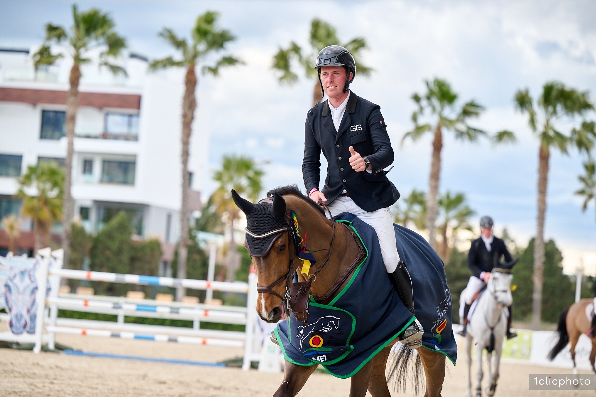 Graham Gillespie and Veneno win the CSI2* grand prix in this week's showjumping news