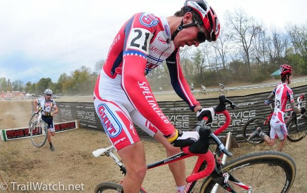 Nick Weighall (California Giant Berry) is one of the few riders who bunny-hopped the barriers successfully