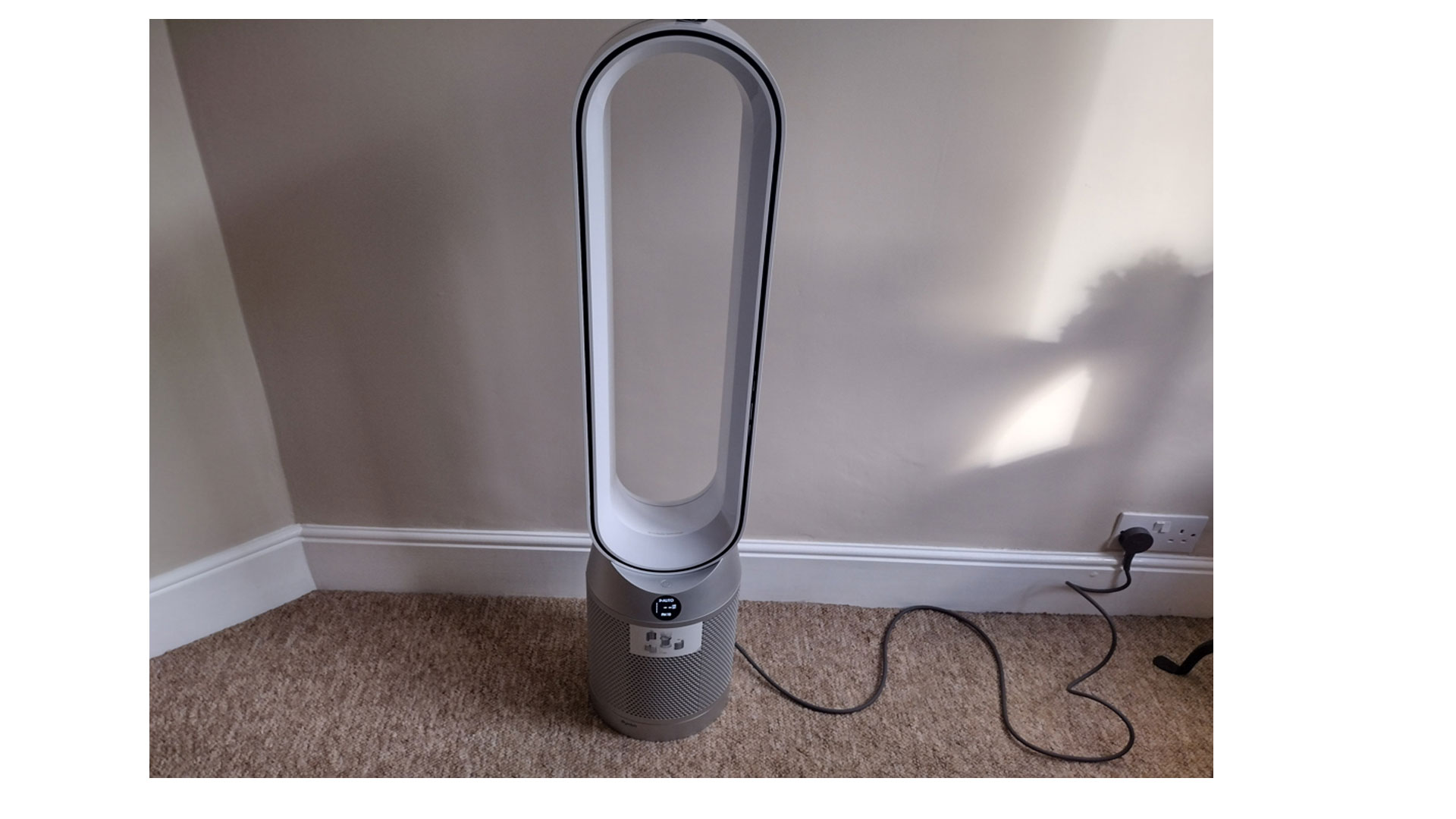 Dyson Purifier Cool: Image shows the air purifier and its power cord.