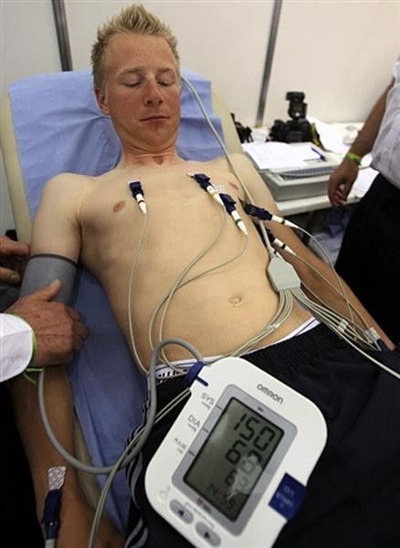 Fabian Wegmann (Gerolsteiner) has a critical look. Hopefully the above value isn't his resting heart rate...