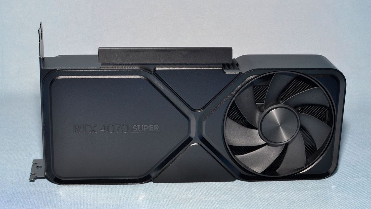 Nvidia GeForce RTX 4070 Super Founders Edition unboxing and card photos