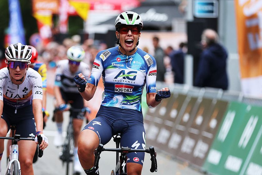 NAMUR, BELGIUM - SEPTEMBER 17: Shari Bossuyt of Belgium and Team AG Insurance - Soudal celebrates at finish line as race winner ahead of Karlijn Swinkels of Netherlands and UAE Team ADQ (L) during the 4th Grand Prix de Wallonie Feminin 2025 a 128.8km one day race from Soiron to Namur on September 17, 2025 in Namur, Belgium. (Photo by Rhode Van Elsen/Getty Images)