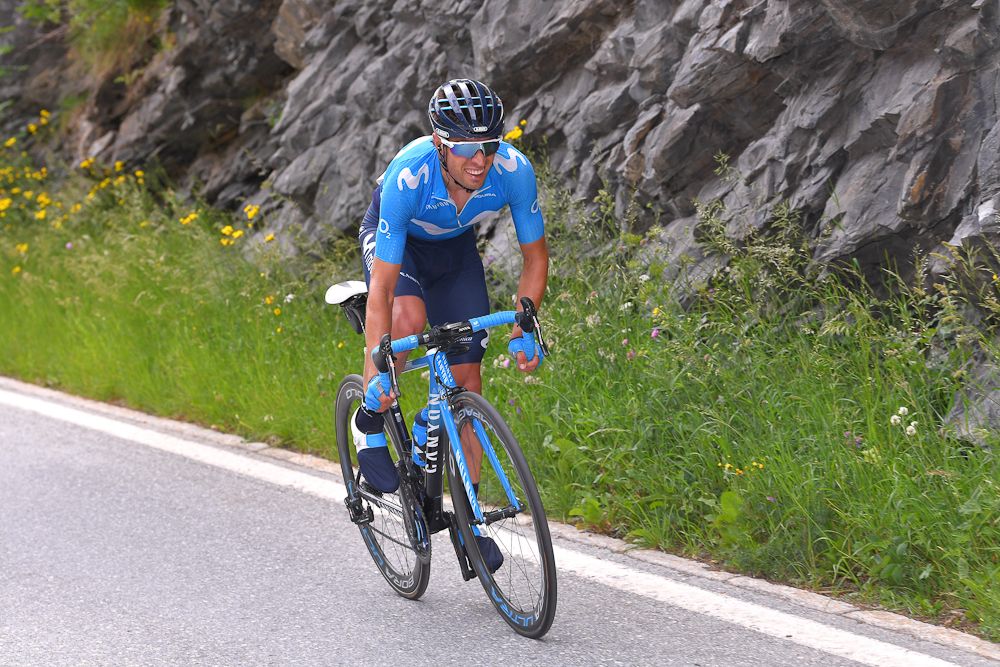 Mikel Landa rides alone near the end of stage 5 at Tour de Suisse