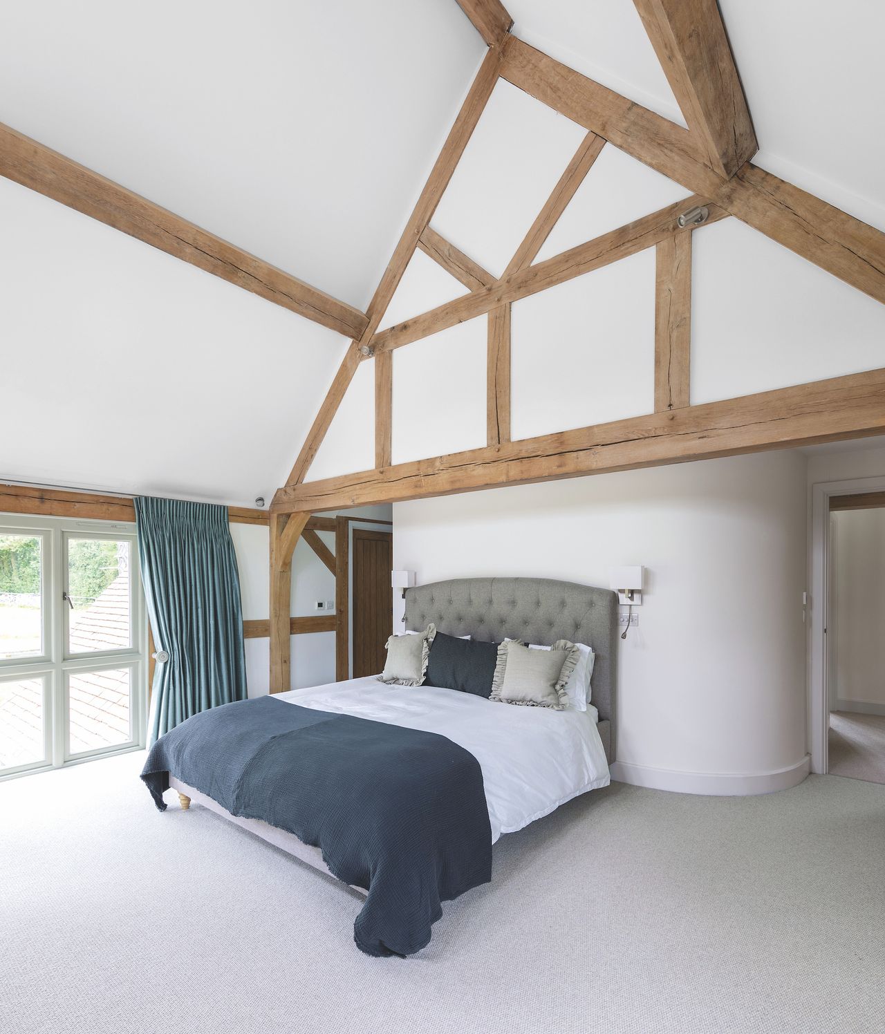 oak frame bedroom with curved wall