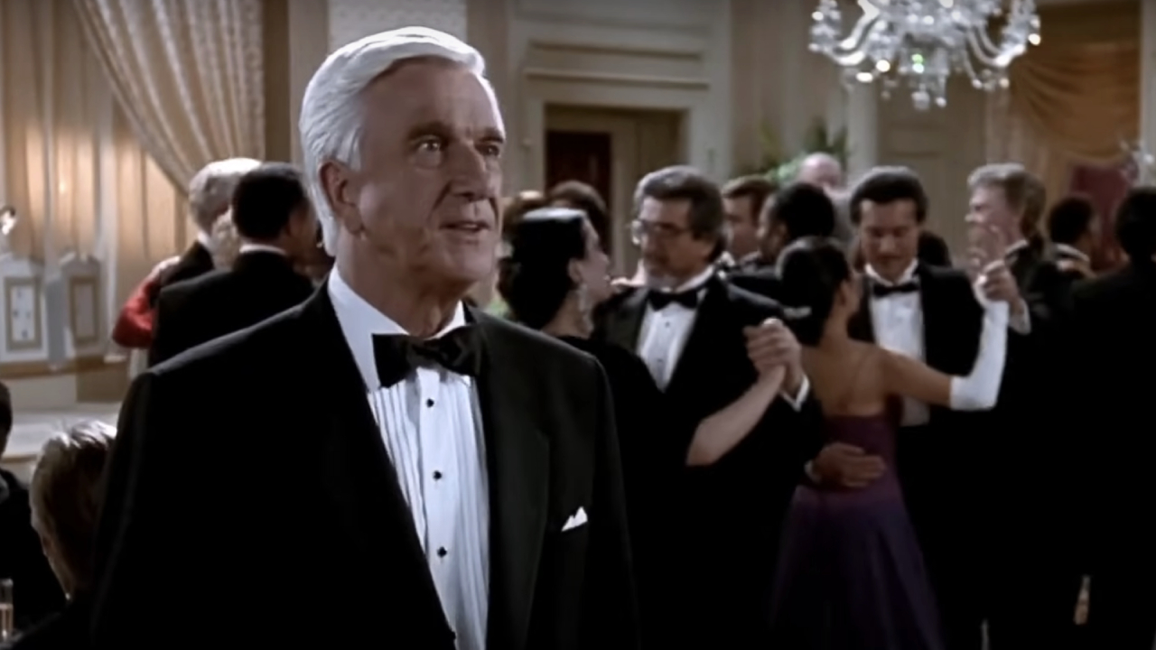 32 Hilarious Lines By Leslie Nielsen In His Funniest Movies