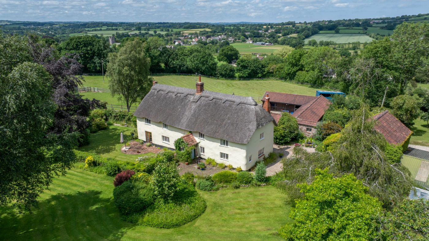 Jerwoods Farm, Exeter, Knight Frank, &amp;pound;1,495,000 (11)