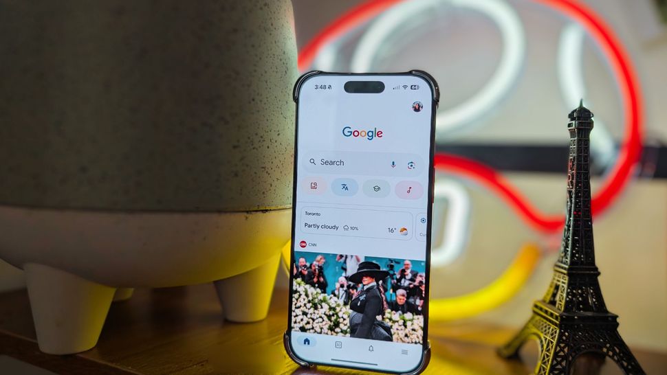 Google app on iOS gets a new feature that will 'Simplify' text online ...