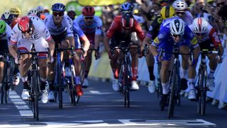 Alexander Kristoff goes head to head with Elia Viviani