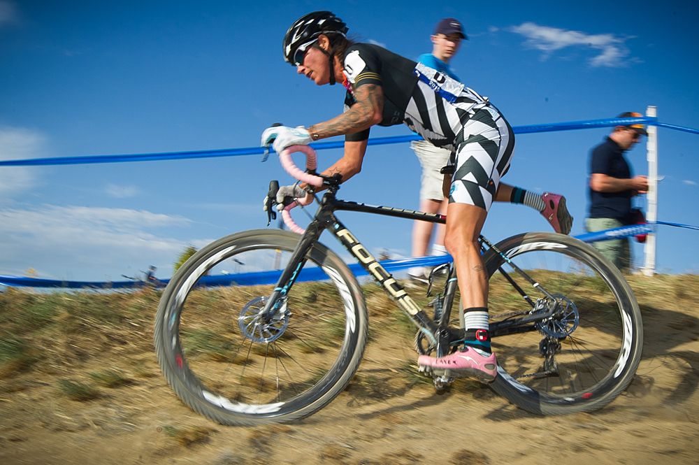 Nicole Druse Duke (SRAM | Focus) managing the off camber descent.