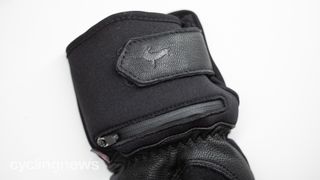 Sealskinz heated cycling gloves detail of cuff with zippered battery pocket