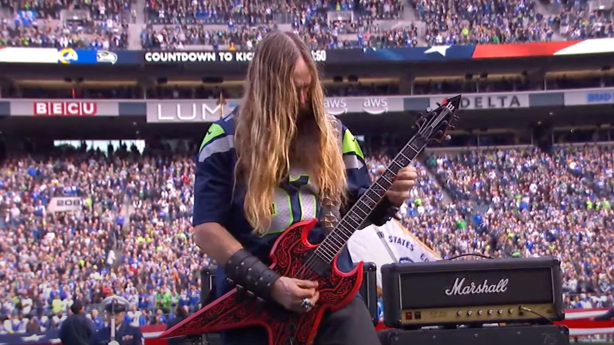 Zakk Wylde playing guitar