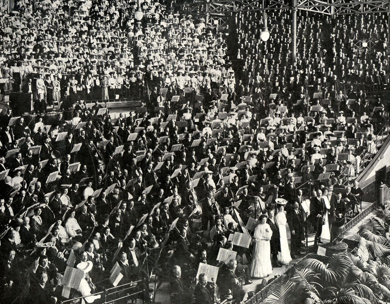 Messiah being performed with massed choirs in 1905