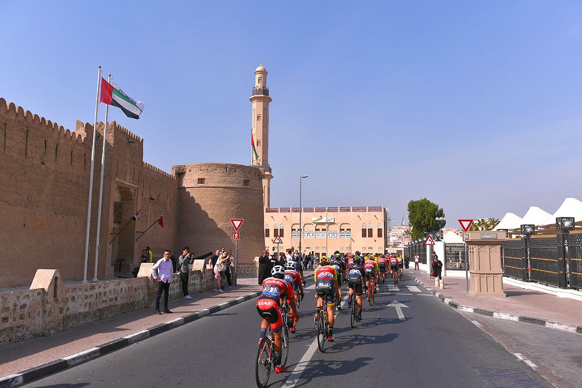 The Dubai Tour peloton.