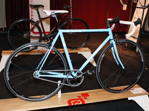 The Gary Fisher Triton offers fixed or singlespeed (with brakes) flexibilility straight out of the box.