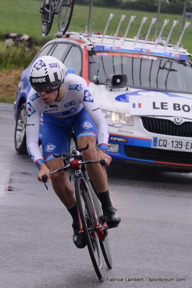 Johan Le Bon fights his way to the finish