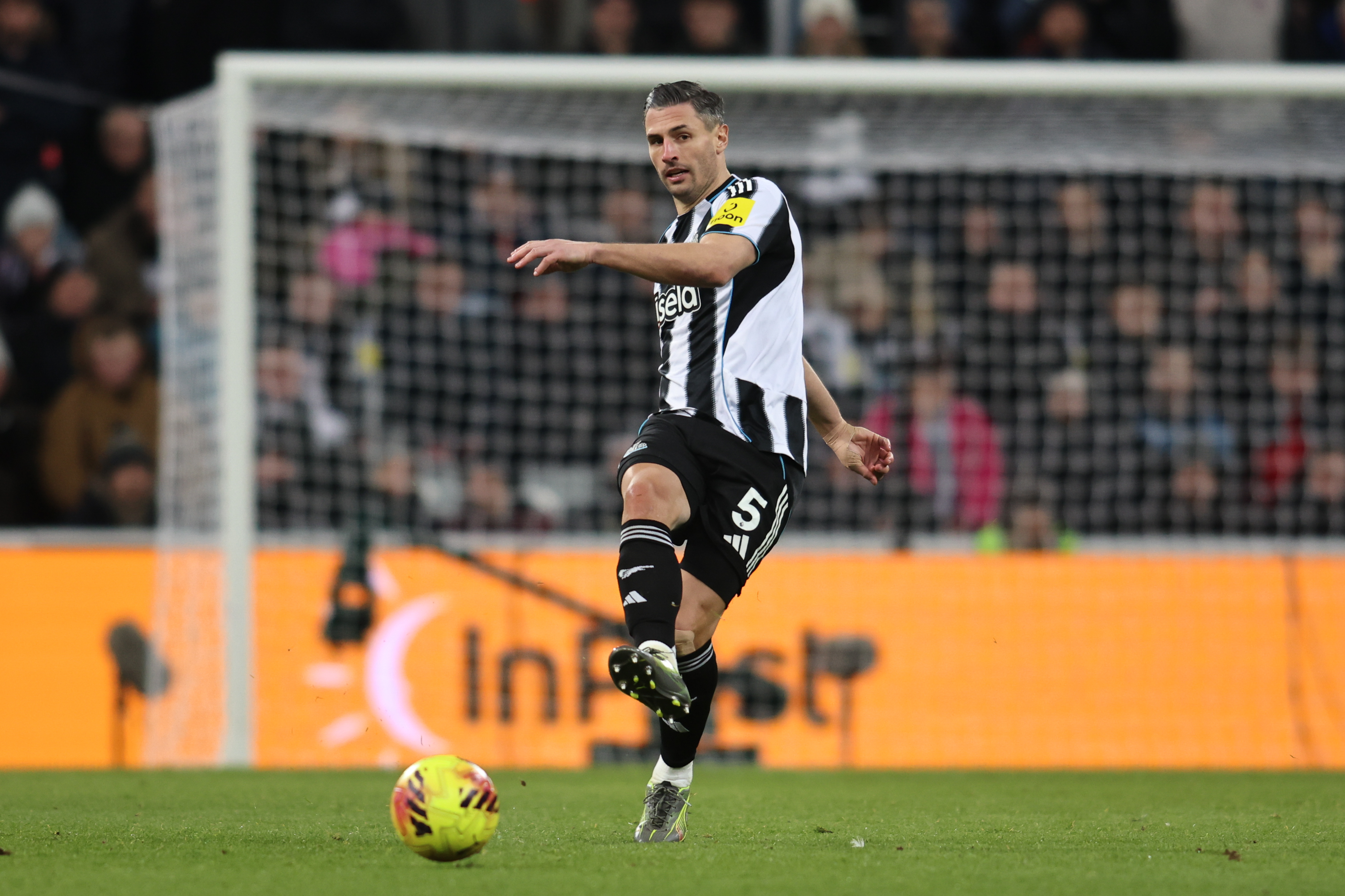 Fabian Schar of Newcastle United plays during the Premier League match between Newcastle United and Leeds United at St. James's Park in Newcastle, England, on January 7, 2026. (Photo by Michael Driver/MI News/NurPhoto)