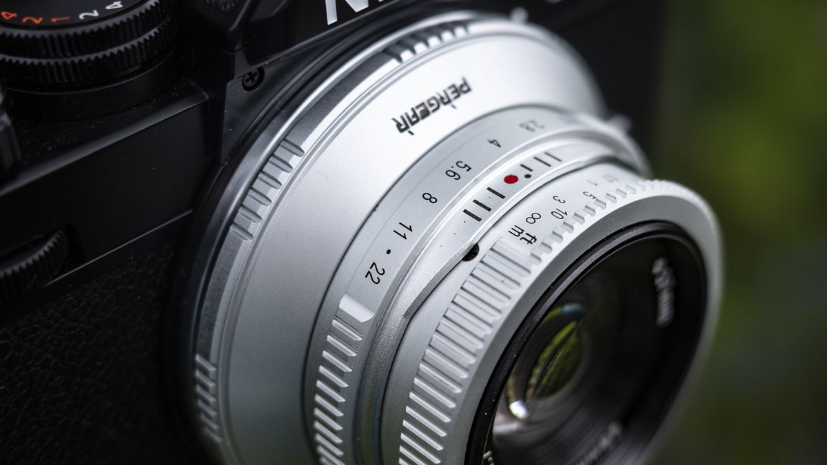 Close up of the Pergear 25mm f/1.7 lens
