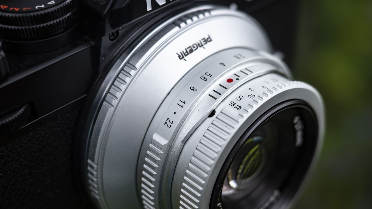 Close up of the Pergear 25mm f/1.7 lens
