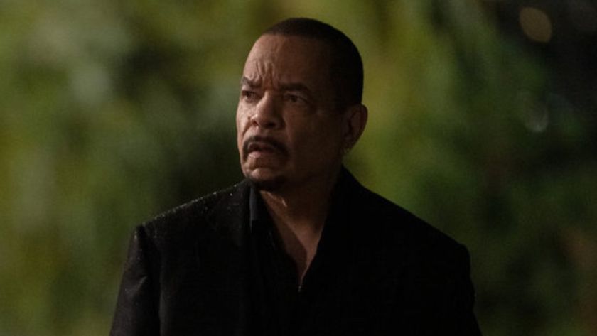 Fin about to be attacked in the Season 27 premiere of Law &amp; Order: SVU