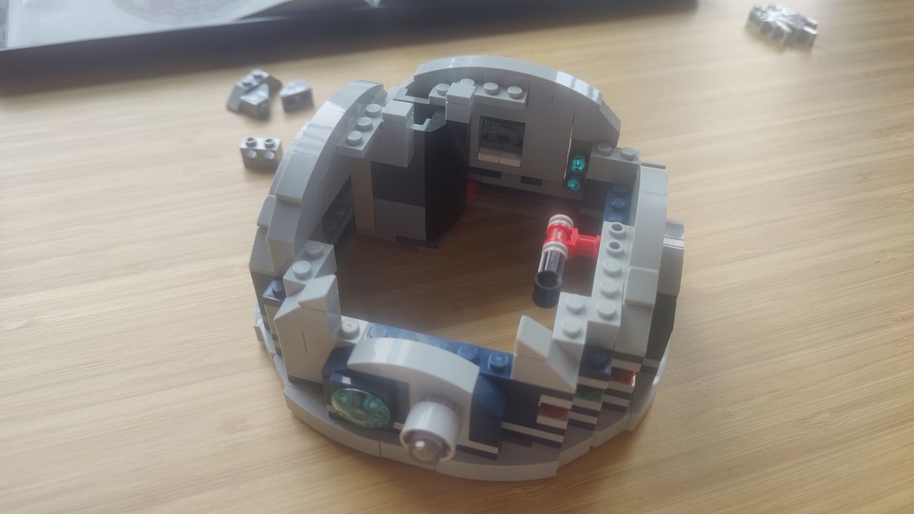 Lego Star Wars R2-D2 75308_Head build in progress 1