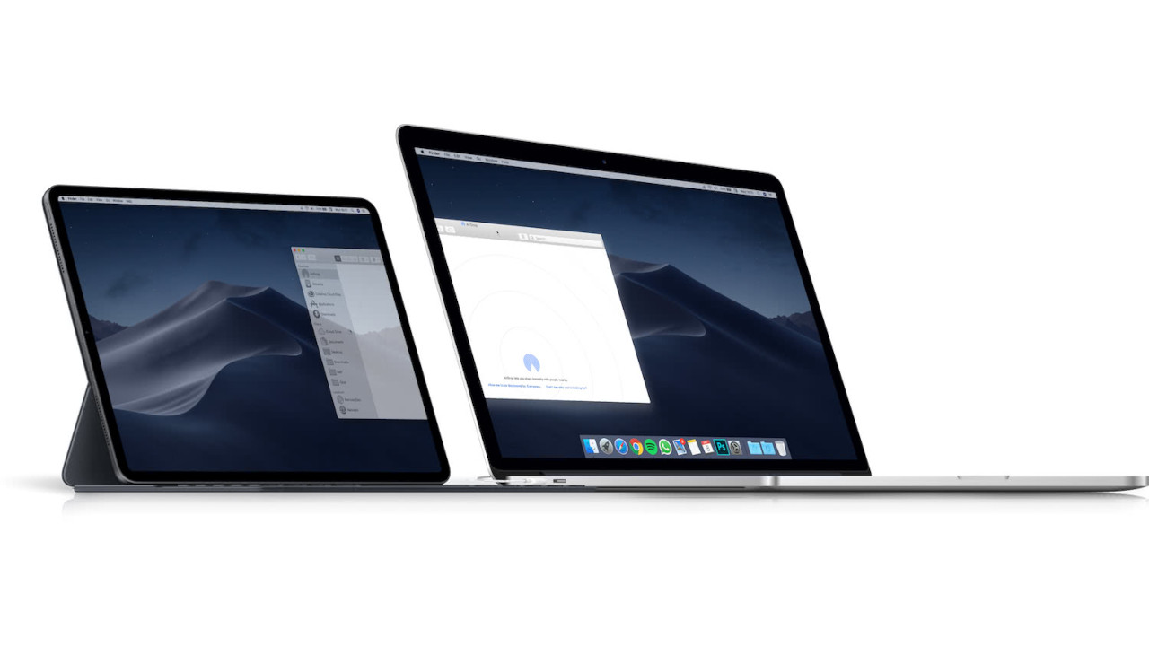 Apple Macbook and iPad connected using Duet Display