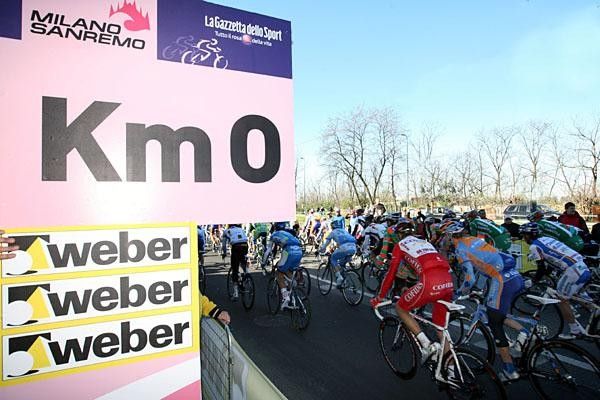 The official partenza at kilometre 0.