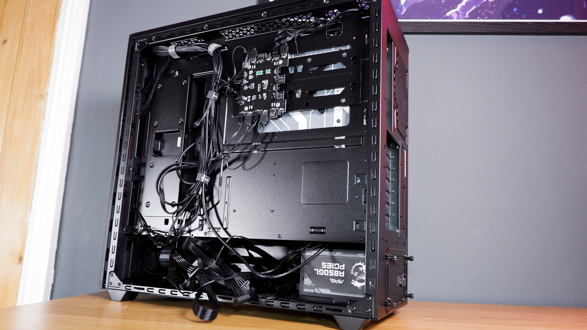 A gaming PC build using the Be Quiet Shadow Base 800 FX chassis, an Intel Core Ultra CPU and an RX 7900 XT GPU.