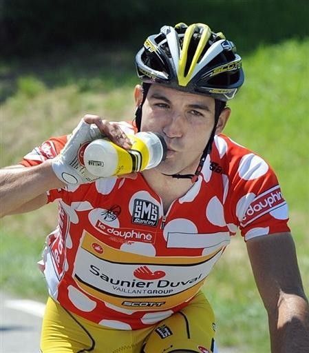 David De La Fuente (Saunier Duval) wears the jersey of best climber.