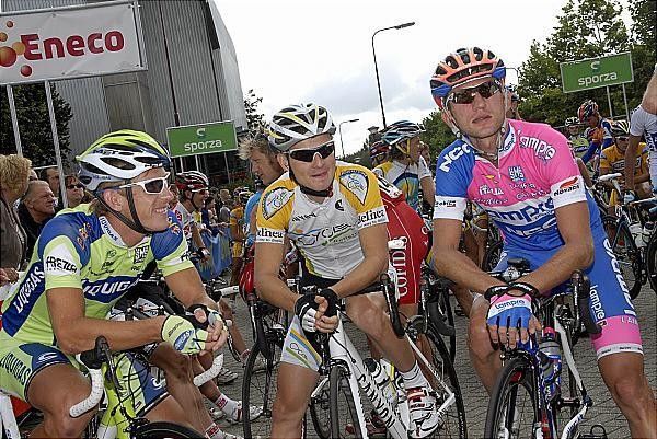 Polish affair: Maciej Bodnar (Liquigas), Michal Golas (Cycle Collstrop) and Sylvester Szmyd (Lampre) talk ahead of the stage.