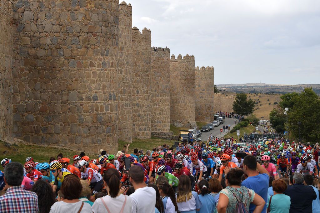 The fortified city of &Aacute;vila hosted the start of stage 19
