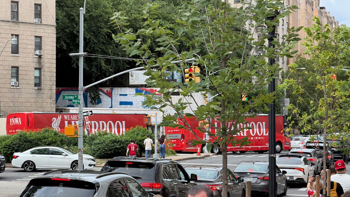 Liverpool FC arriving at Yankee Stadium