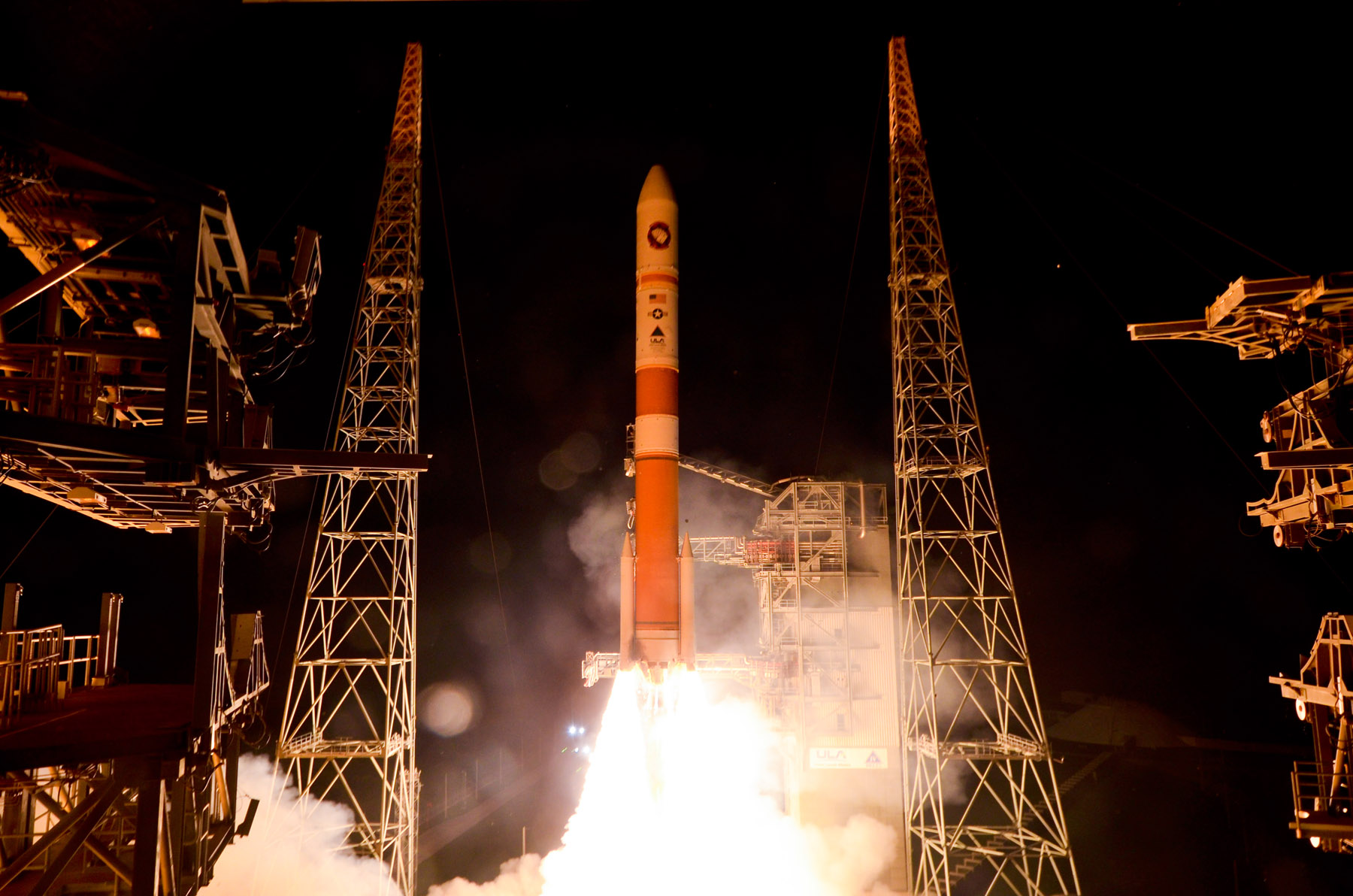 A United Launch Alliance Delta 4 rocket carrying the fifth Wideband Global SATCOM (WGS-5) satellite lifts off from Space Launch Complex-37 at Cape Canaveral Air Force Station in Florida on May 24, 2013. 