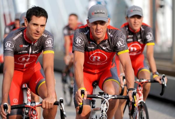 Lance Armstrong and the RadioShack crew make their way to be presented.