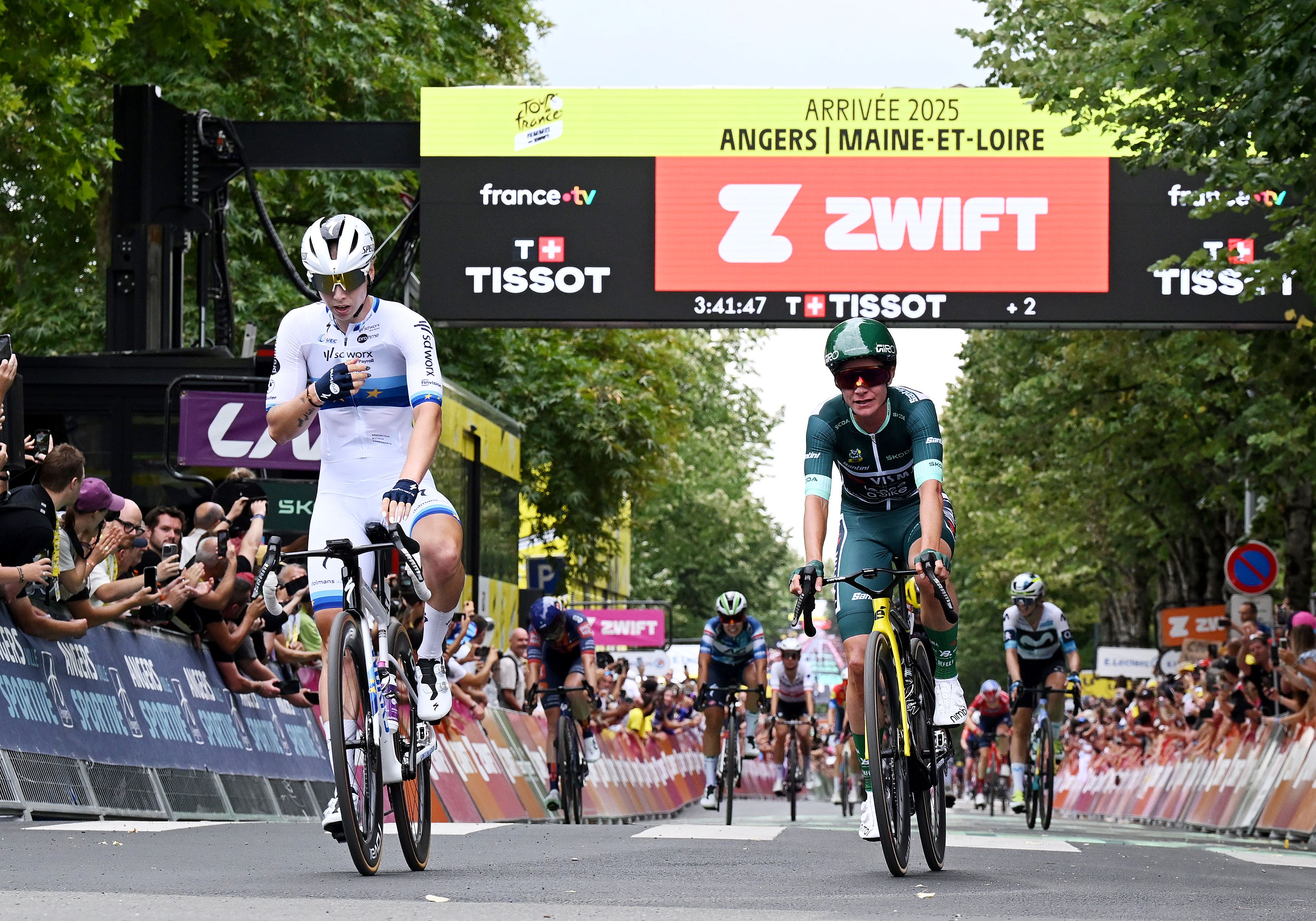 Lorena Wiebes beats Marianne Vos on the line for stage 3 of the Tour de France Femmes 2025