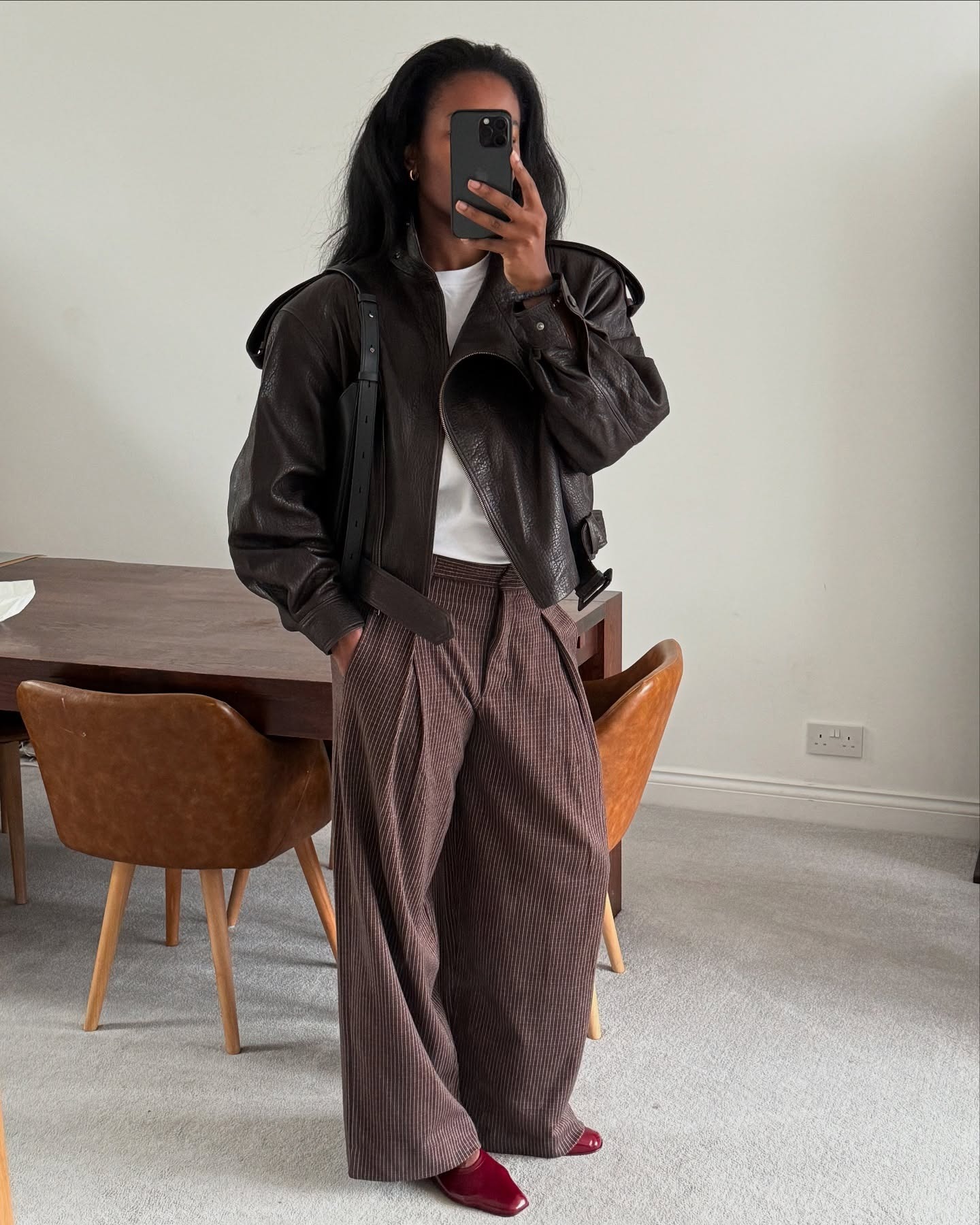 Influencer @nlmarilyn wearing brown corduroy pants