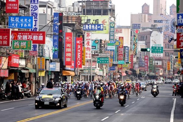 The Tour of Taiwan heads out of Tapei
