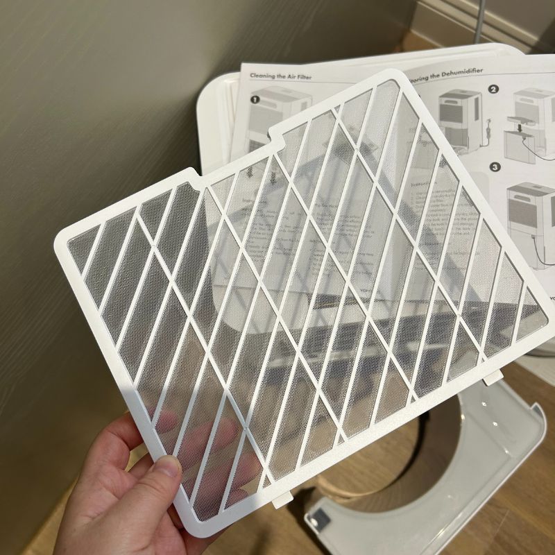 Vonhaus 20L Dehumidifier - filter detached from main unit