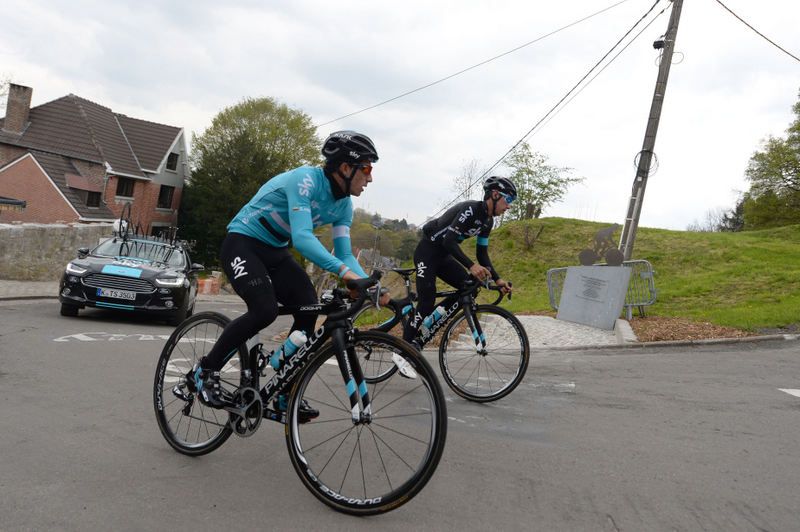 The Henao's climbing the Mur