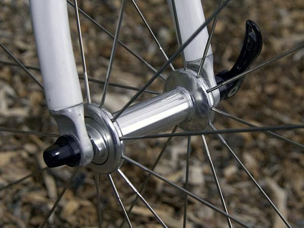 Zipp completely redesigned its hubs for 2009 and Parbo supposedly has one of the first sets of so-equipped 404 tubular wheels.