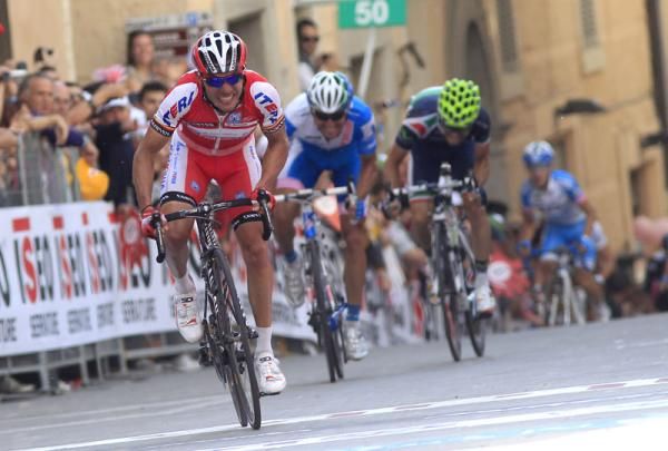 Joaquim Rodriguez (Katusha) pushes for the line