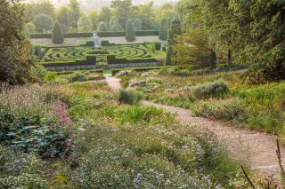 CHATSWORTH, DERBYSHIRE: DESIGN TOM STUART-SMITH: ARCADIA, THE HUNDRED STEPS GLADE, MAZE, BORROWED LANDSCAPE, ASTERS, GERANIUMS