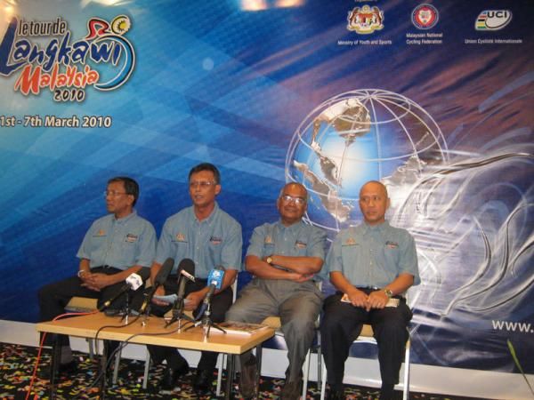 Representatives of the Tour's organisation: En. Mohamed bin Salleh, Dato' Mohd Yasin bin Mohd Salleh, Haji Abu Samah bin Haji Abdul Wahab, Dato' Mohid Mohamed