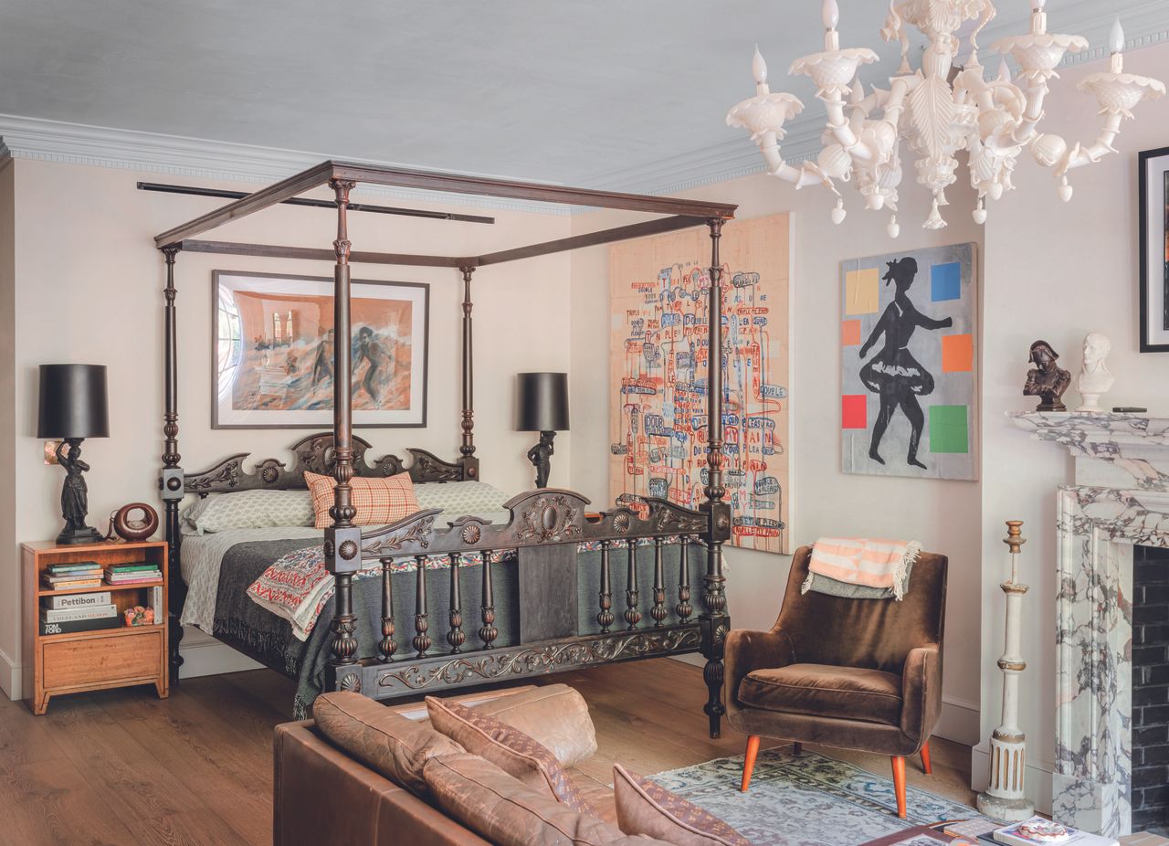 A bedroom with a four poster bed