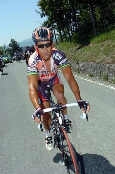 Robbie McEwen (Predictor-Lotto) suffered today.