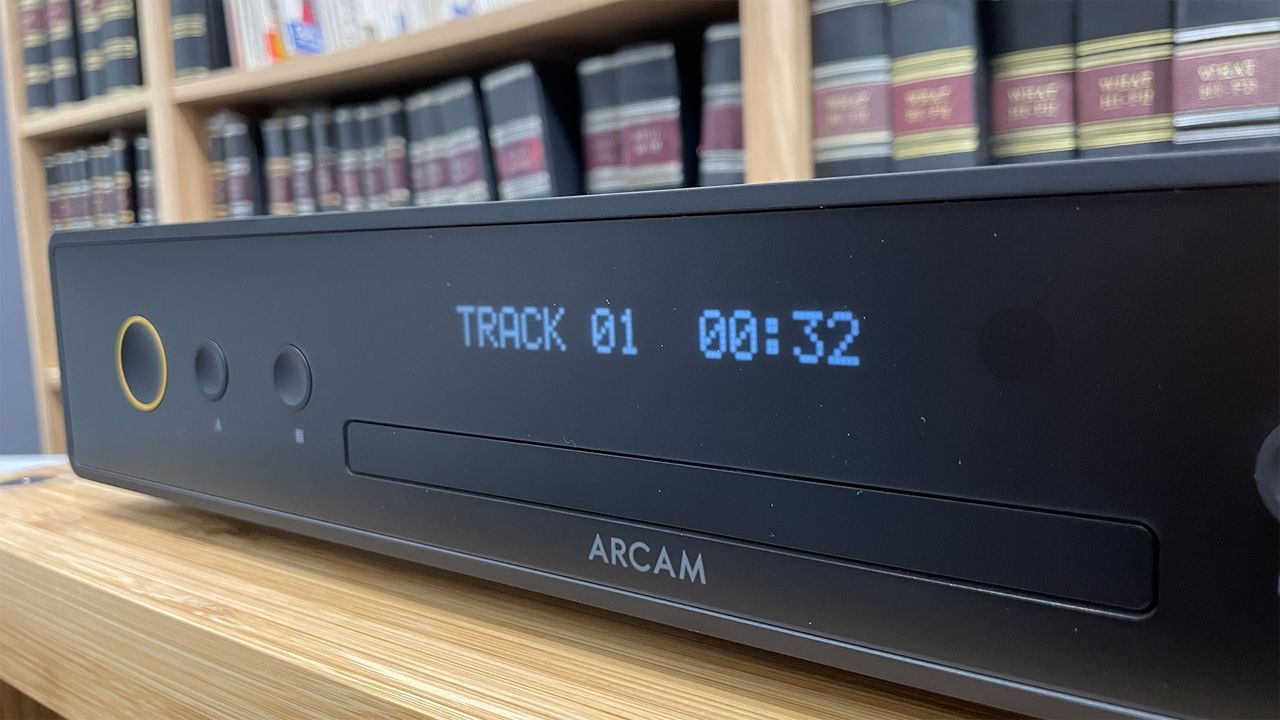 CD player: Arcam CD5