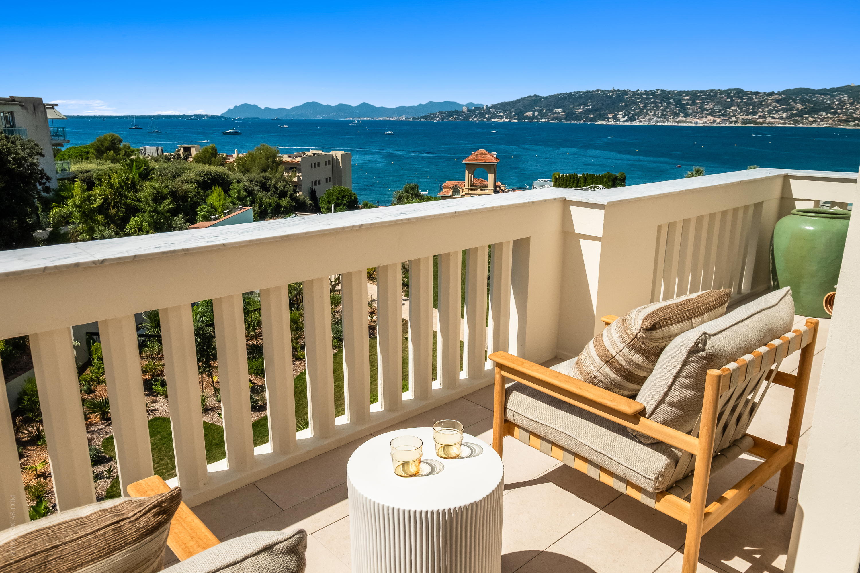 Hotel Le Provençal and the Ella Fitzgerald apartment