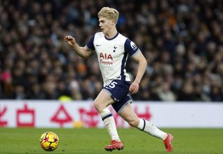 Lucas Bergvall in action for Tottenham against Manchester United in February 2025.