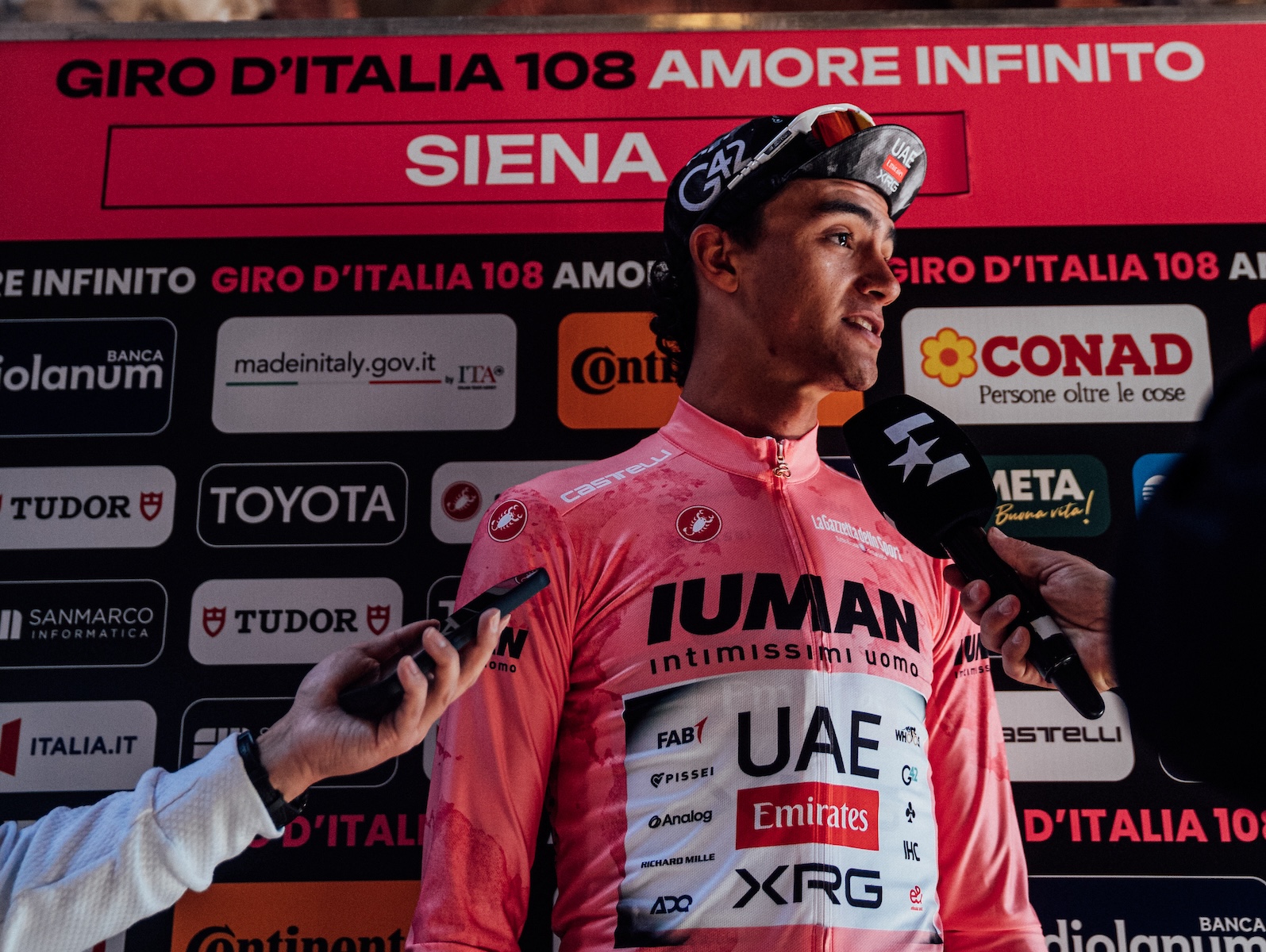 Isaac del Toro (UAE Team Emirates XRG) talks to media in Siena after he moved into the maglia rosa after Giro d&#039;Italia stage 9