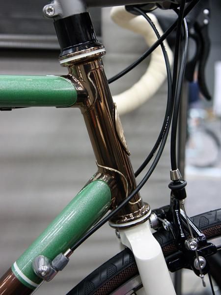 Chris King integrates a modified SteelSet into the stainless steel lugs and head tube of his personal Cielo frame.